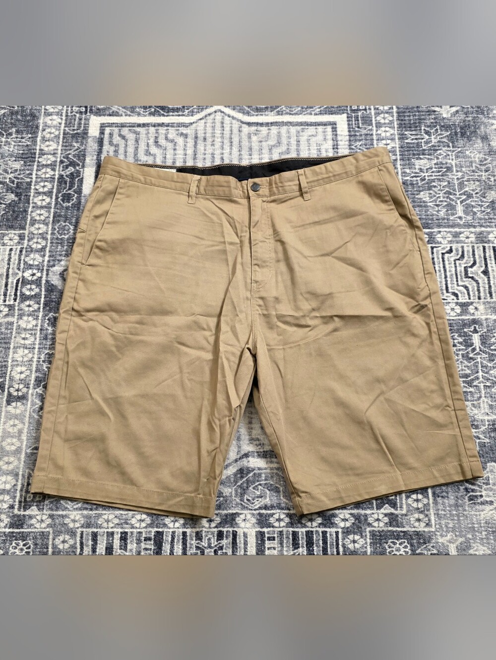 Volcom V Monty stretch 22 Khaki Shorts Men's with multiple Pockets Size 42